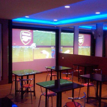 Green Leaf Inn Pontianak Esterno foto