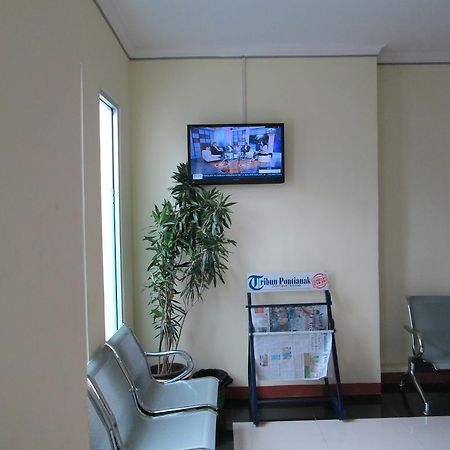 Green Leaf Inn Pontianak Esterno foto