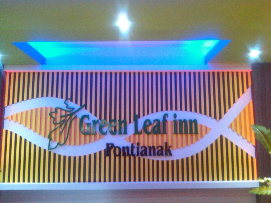 Green Leaf Inn Pontianak Esterno foto