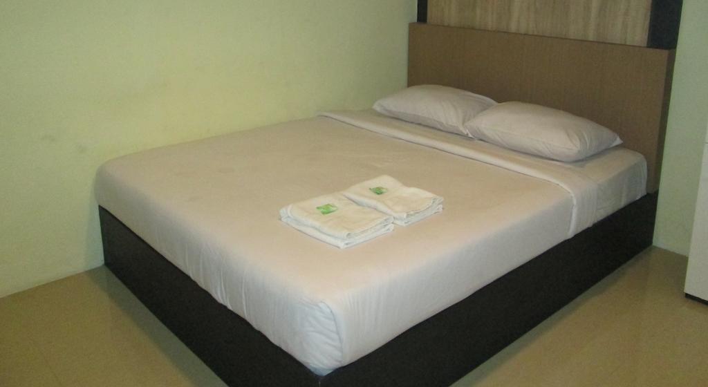 Green Leaf Inn Pontianak Esterno foto