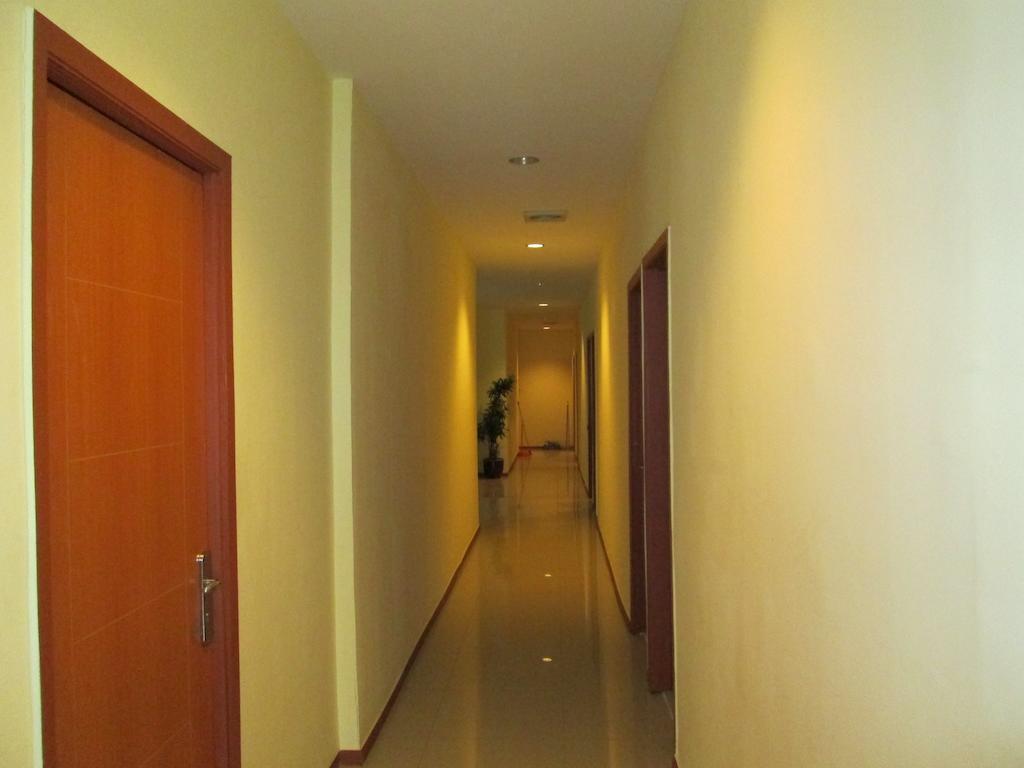 Green Leaf Inn Pontianak Esterno foto