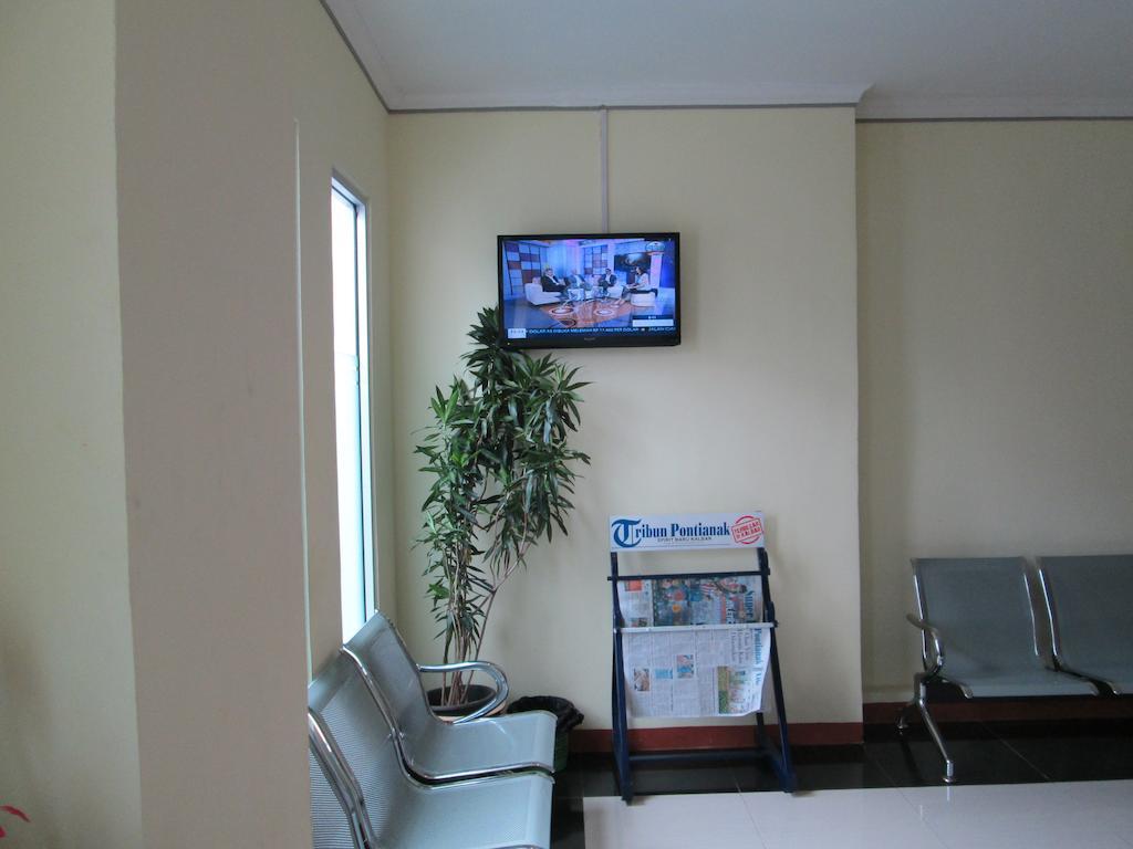 Green Leaf Inn Pontianak Esterno foto